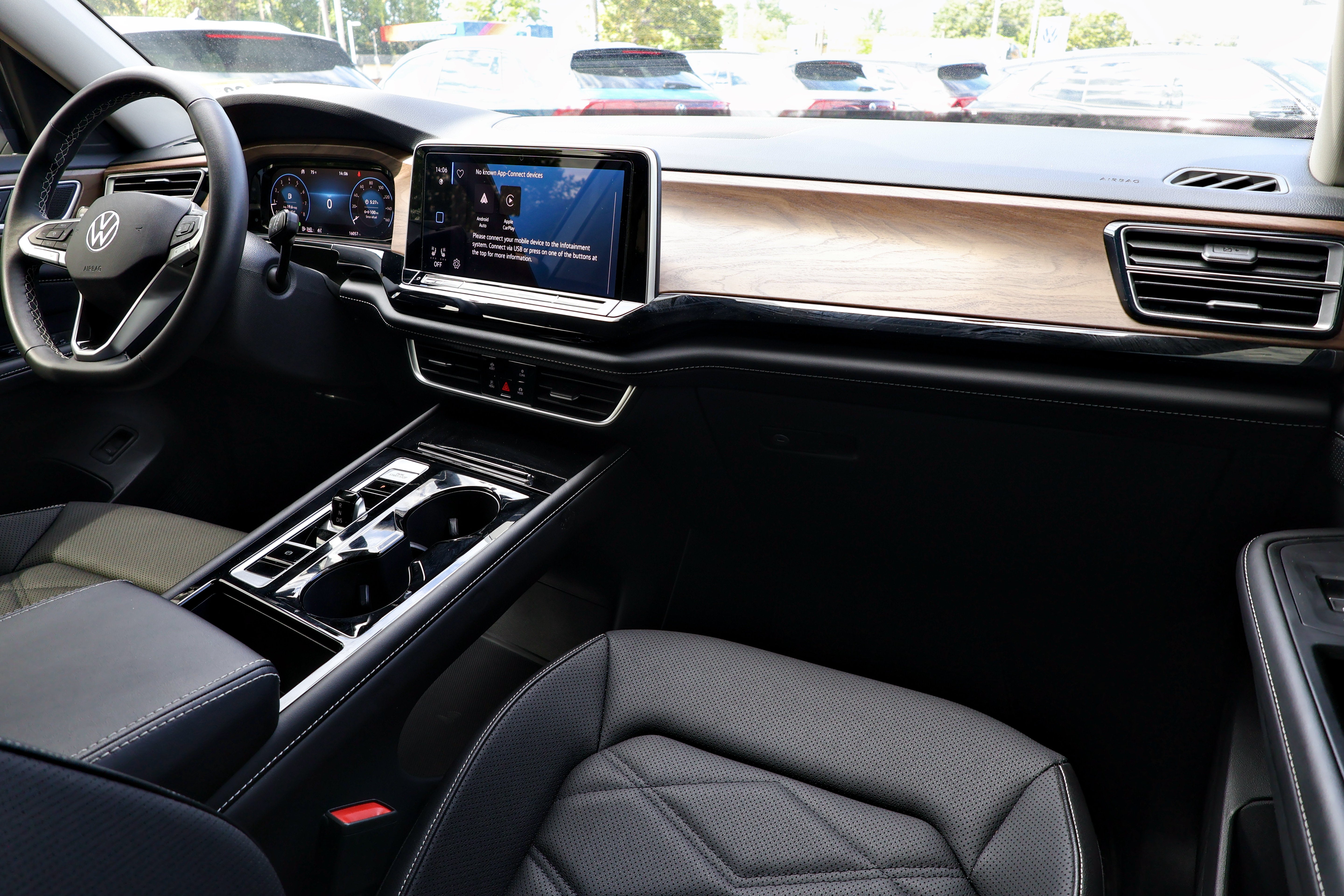 2024 Volkswagen Atlas 2.0T SE w/Technology