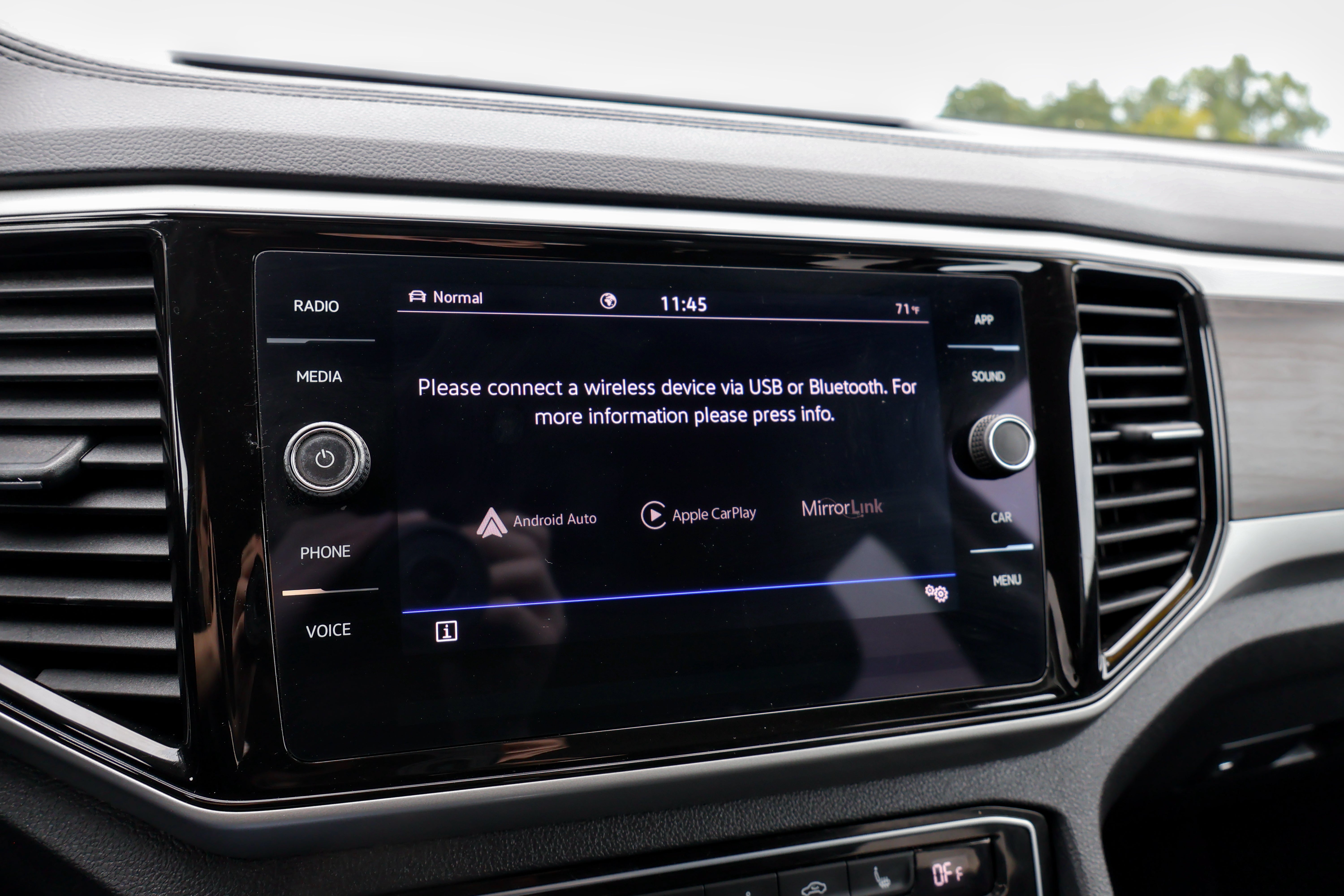 2023 Volkswagen Atlas 3.6L V6 SE w/Technology