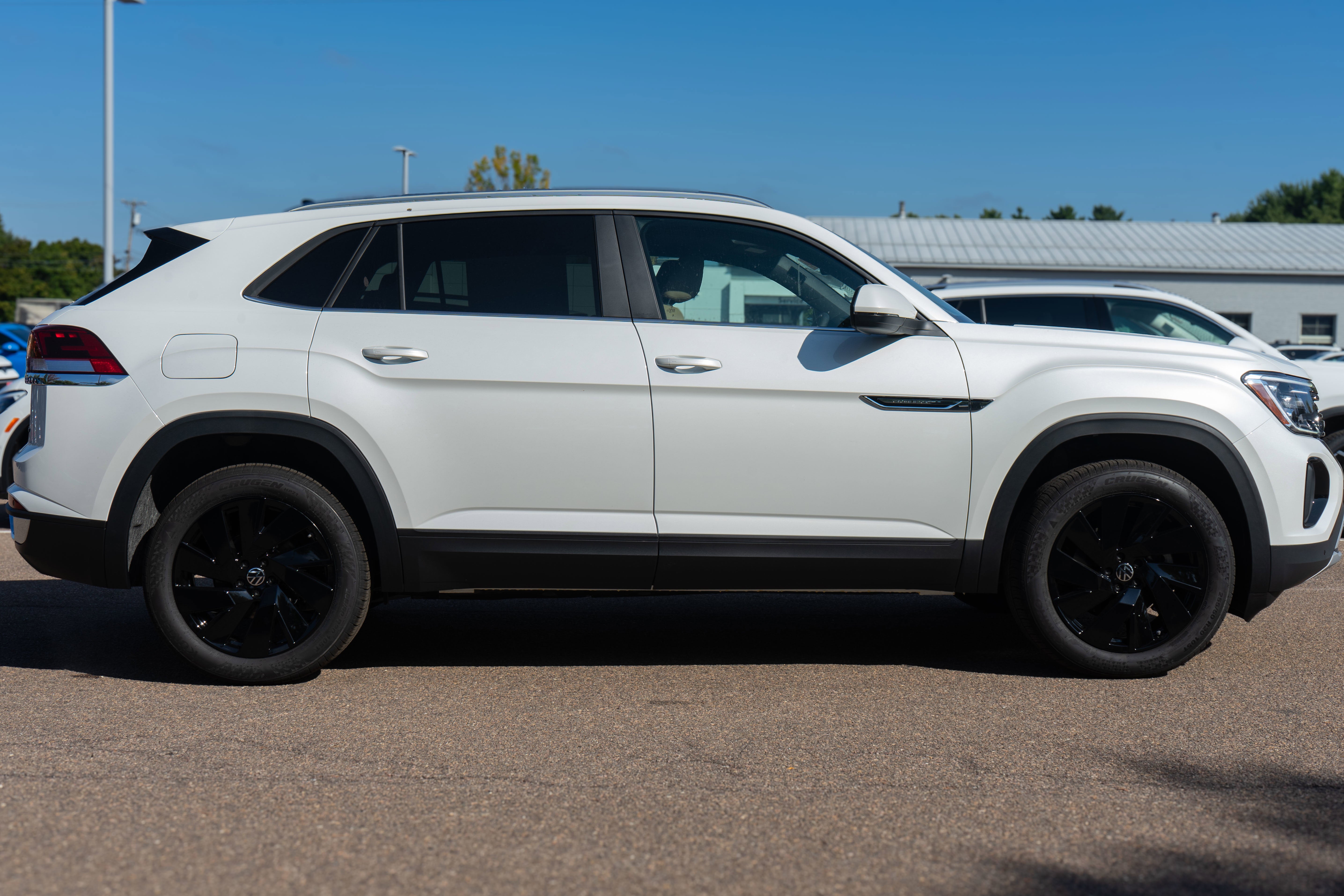 2026 Volkswagen Atlas Cross Sport 2.0T SE w/Technology