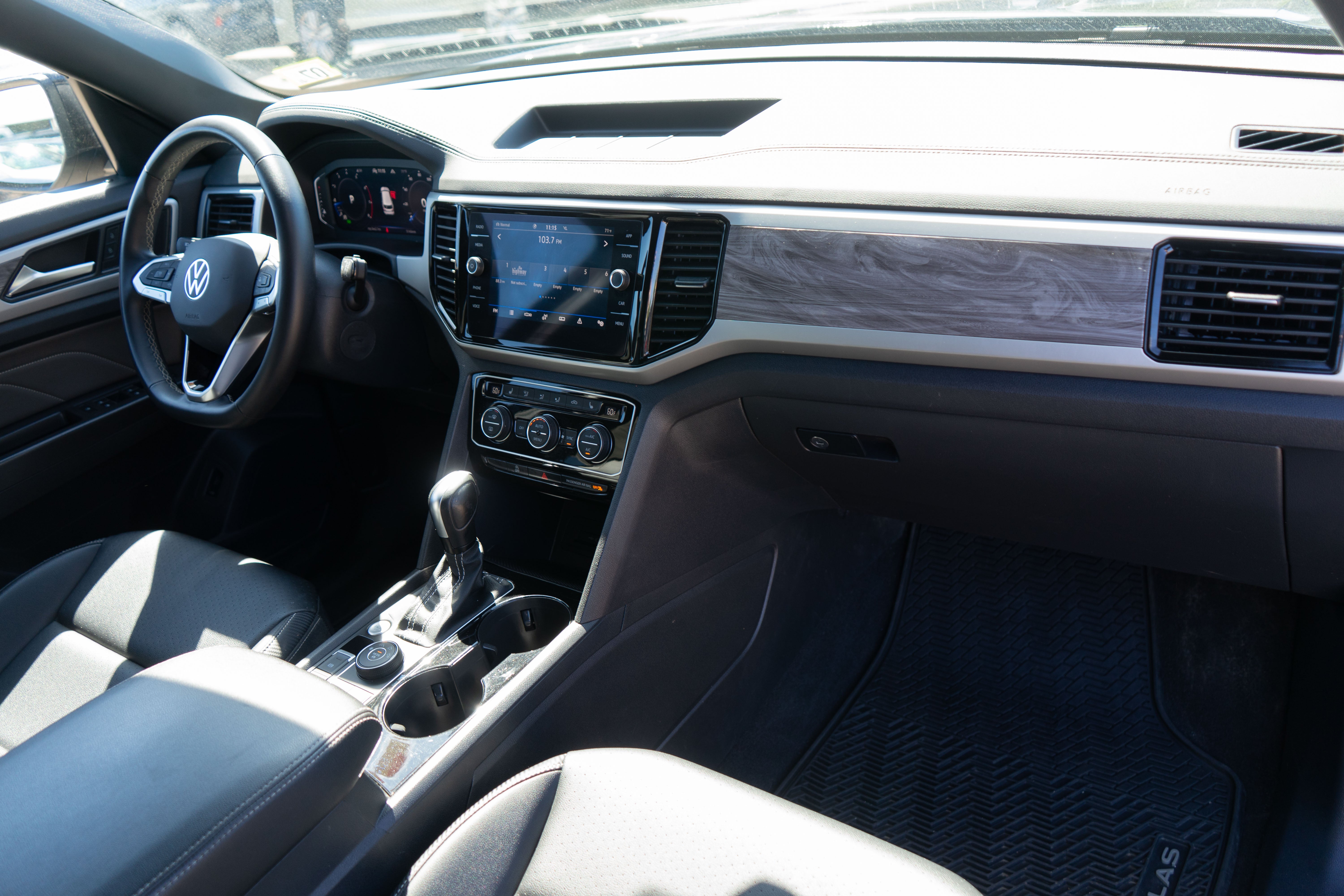 2023 Volkswagen Atlas Cross Sport 2.0T SE w/Technology