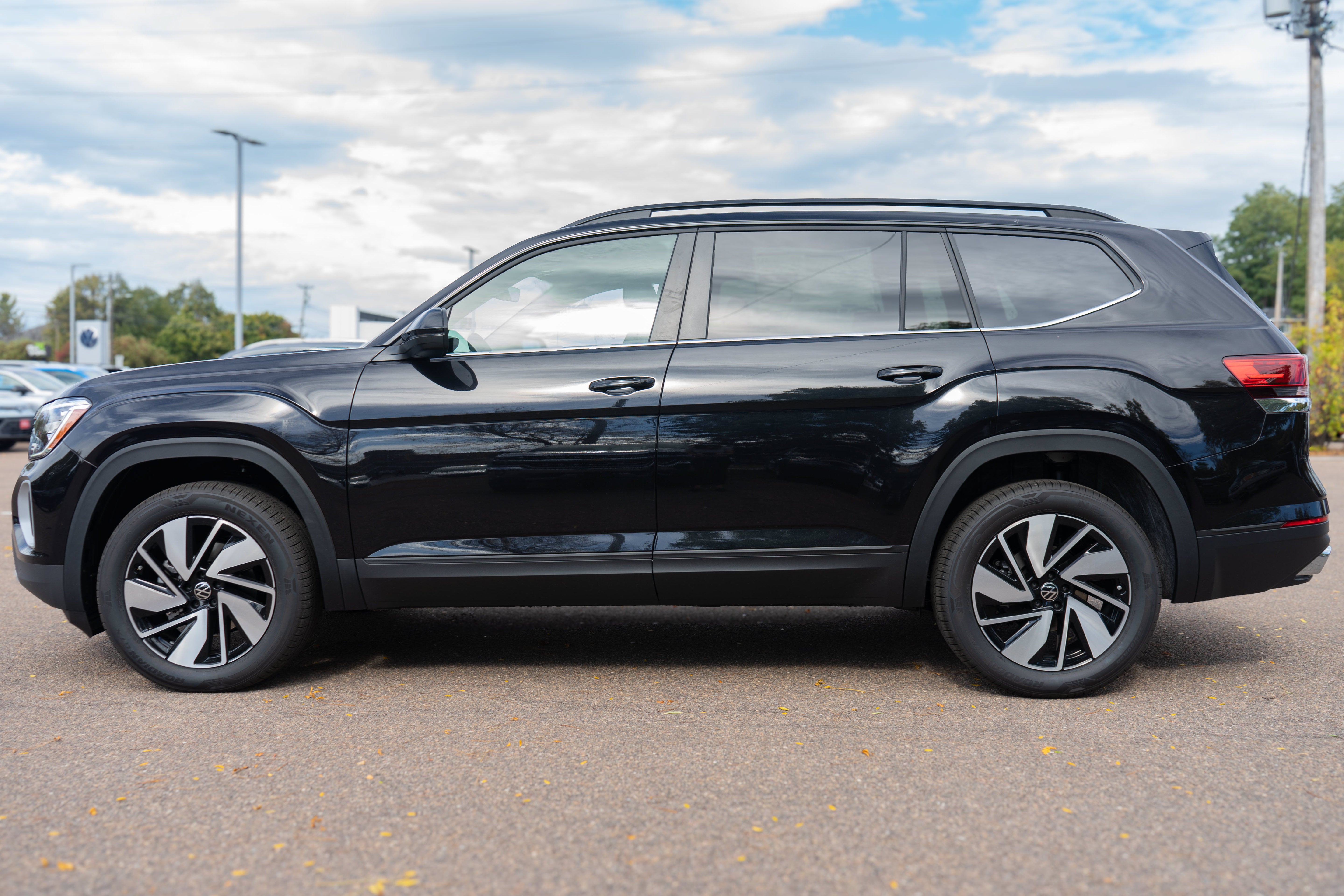 2026 Volkswagen Atlas SE with Technology