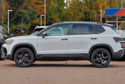 2027 Volkswagen Taos SE Black