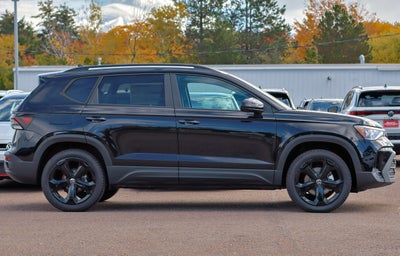 2027 Volkswagen Taos SE Black