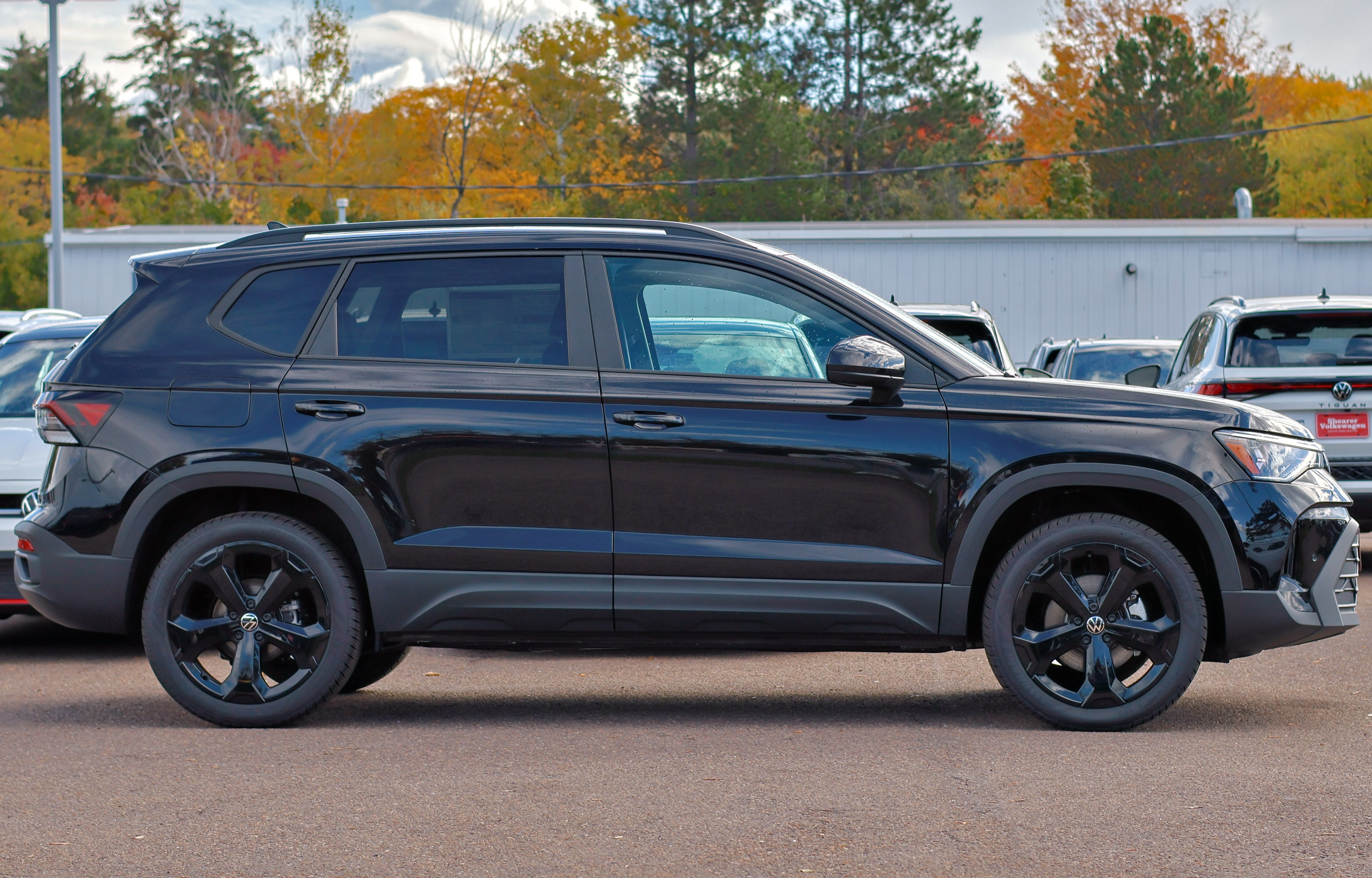 2027 Volkswagen Taos SE Black