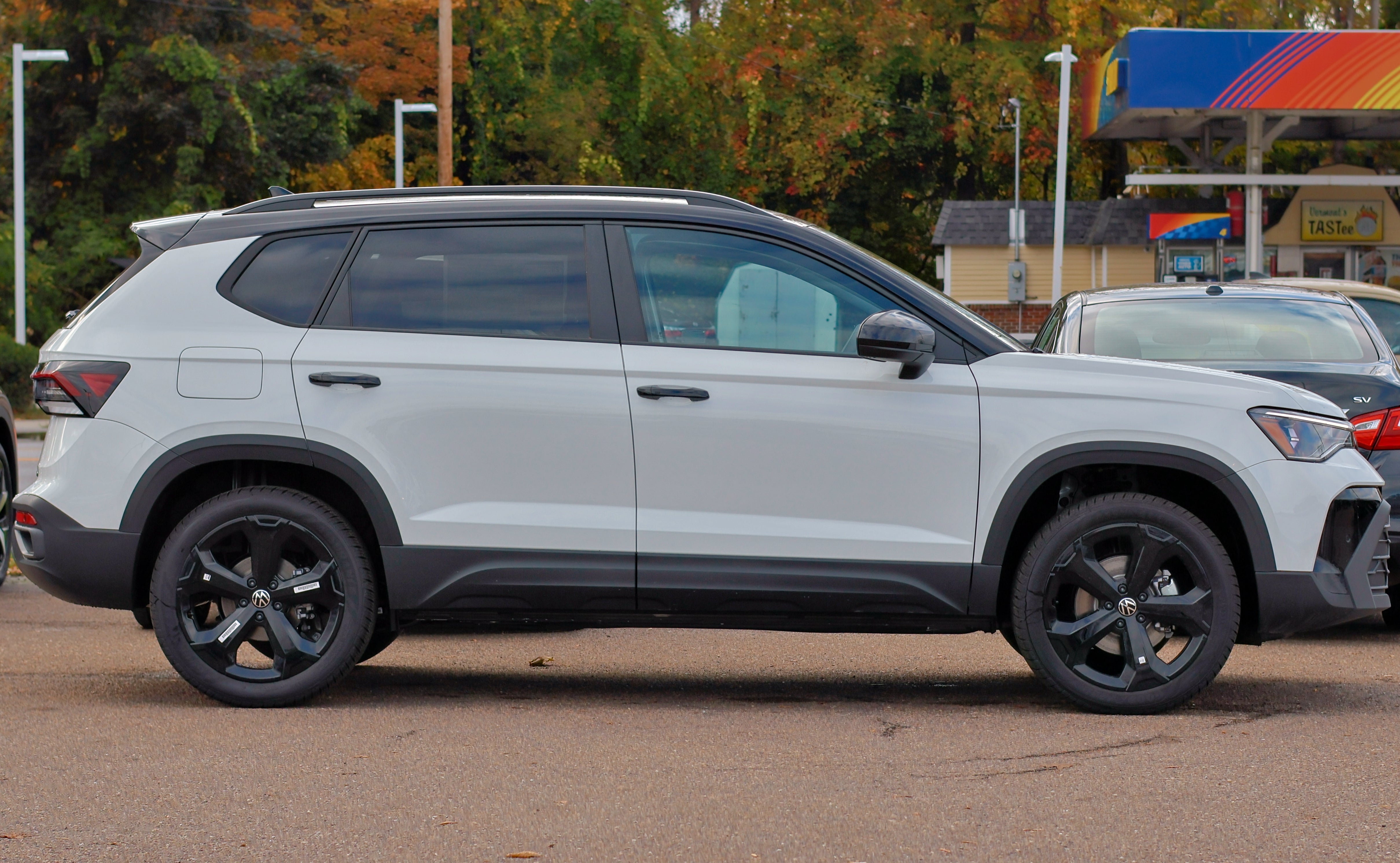 2027 Volkswagen Taos SE Black