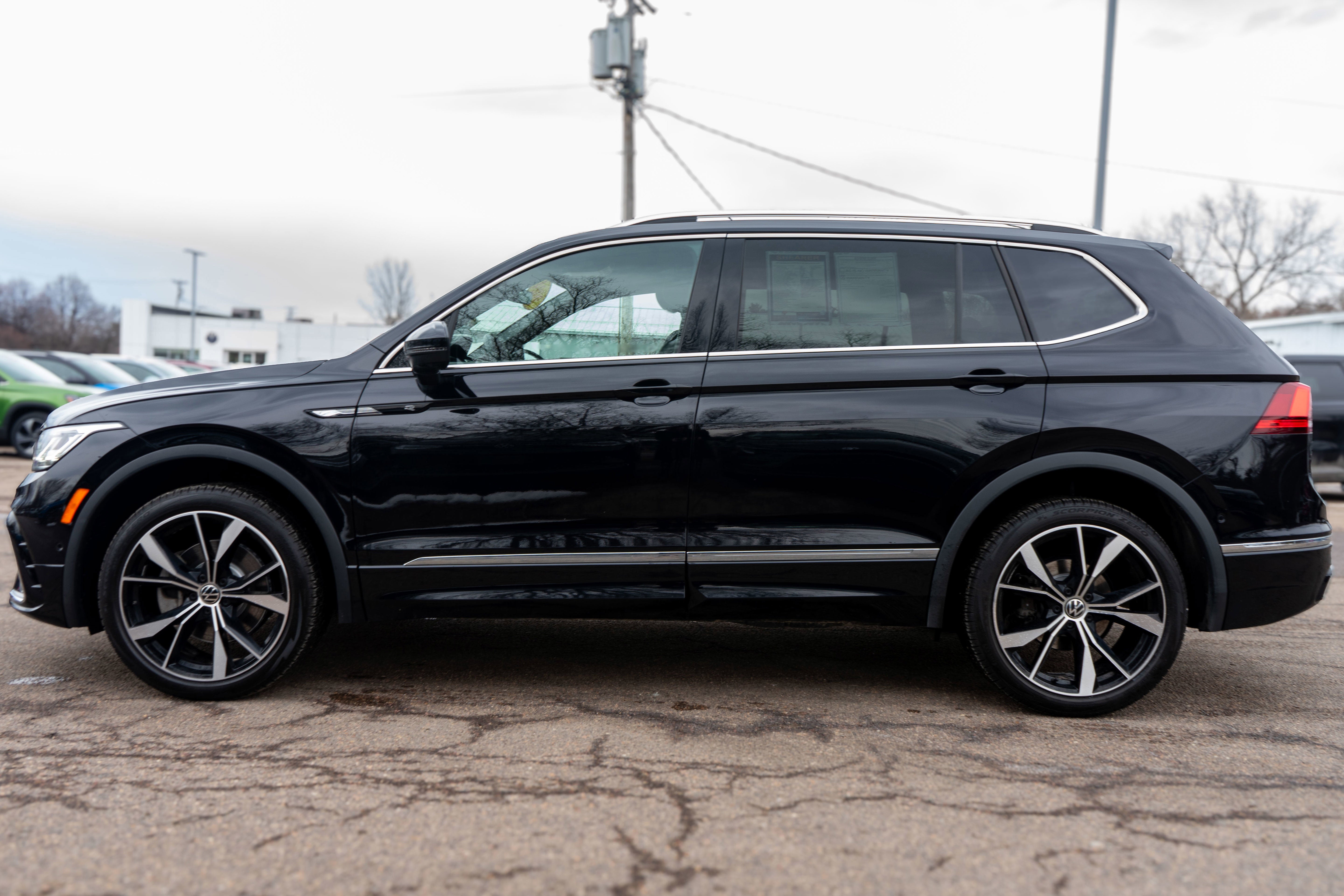 2024 Volkswagen Tiguan SEL R-Line