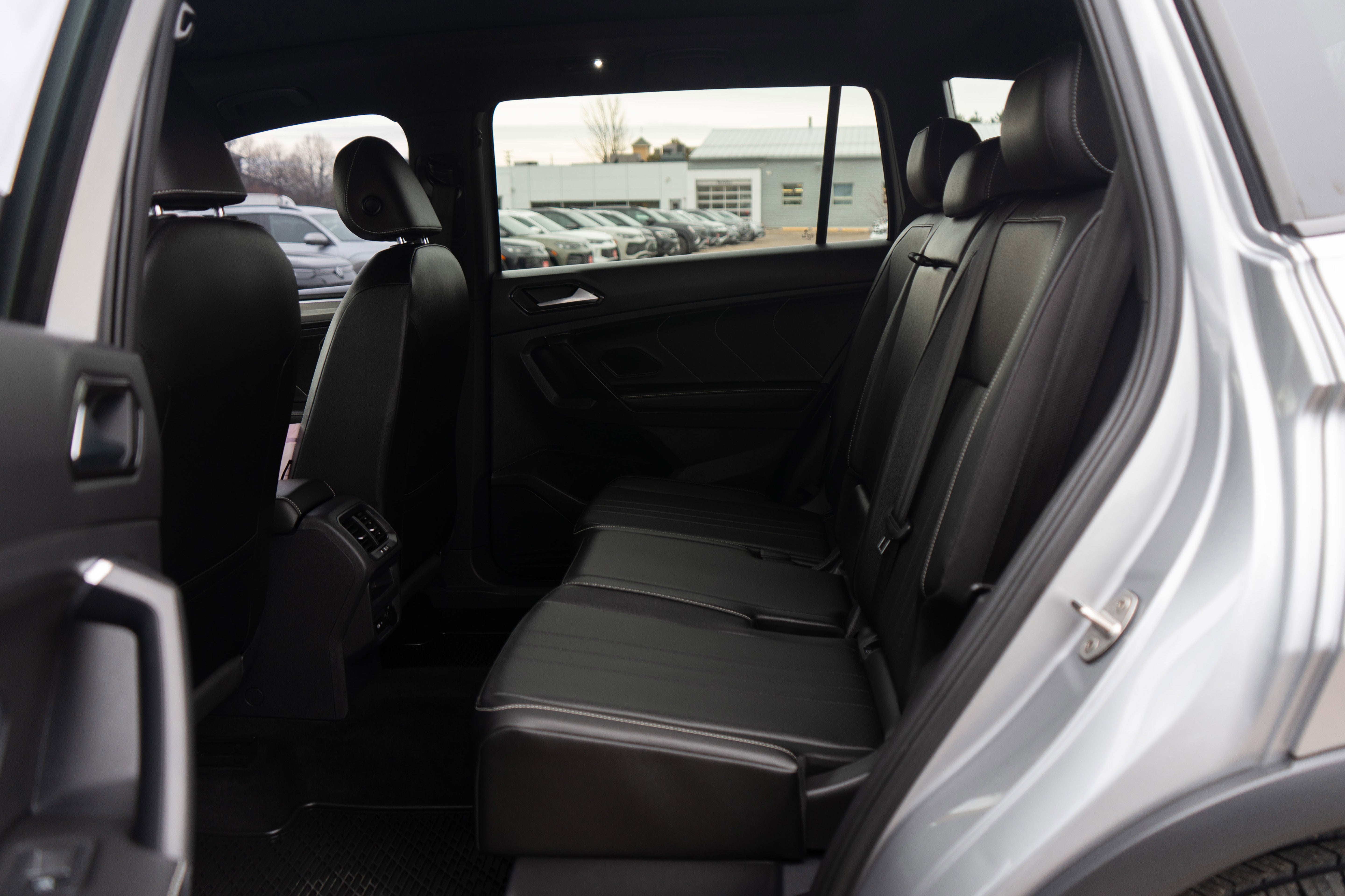 2022 Volkswagen Tiguan SE R-Line Black