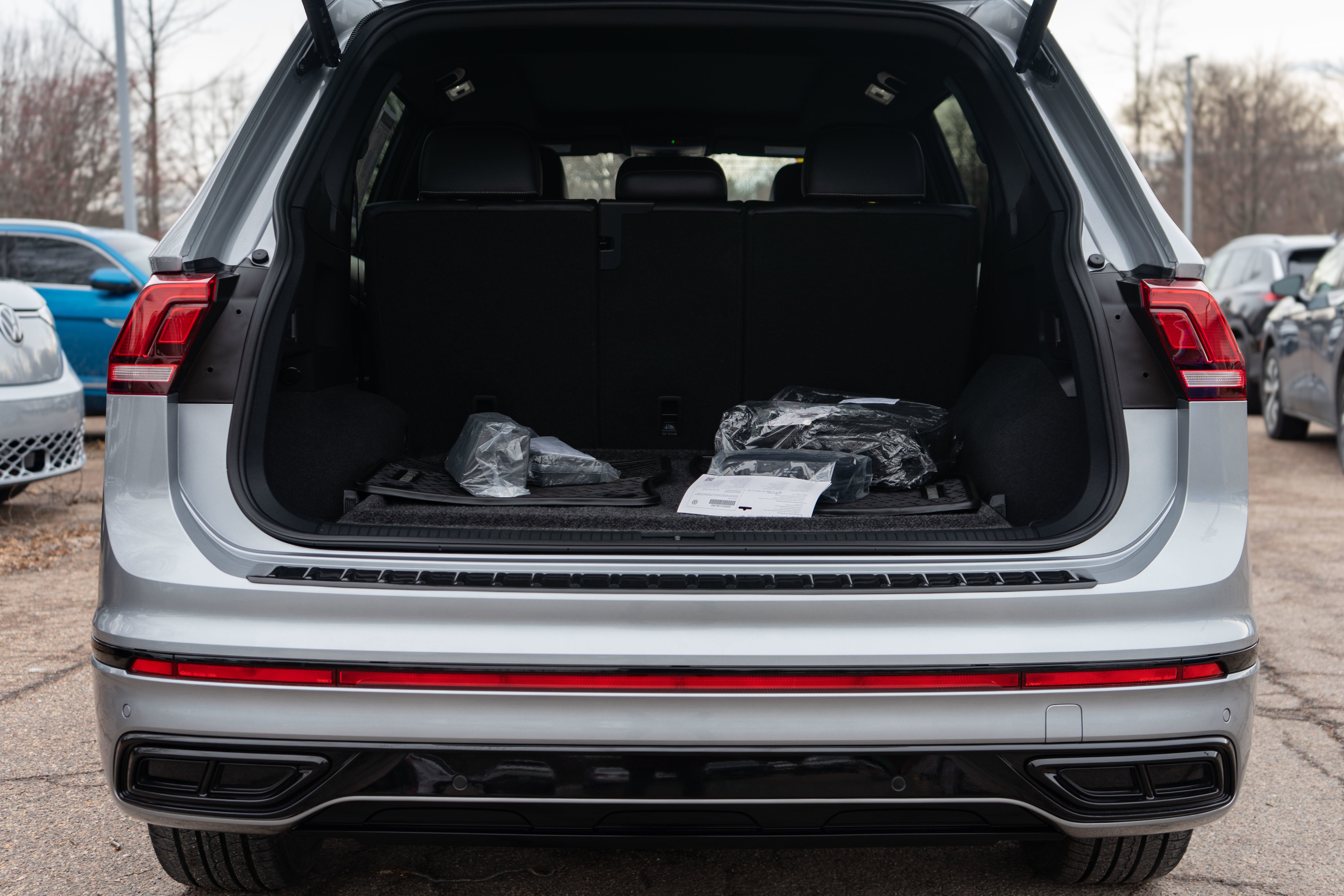 2022 Volkswagen Tiguan SE R-Line Black