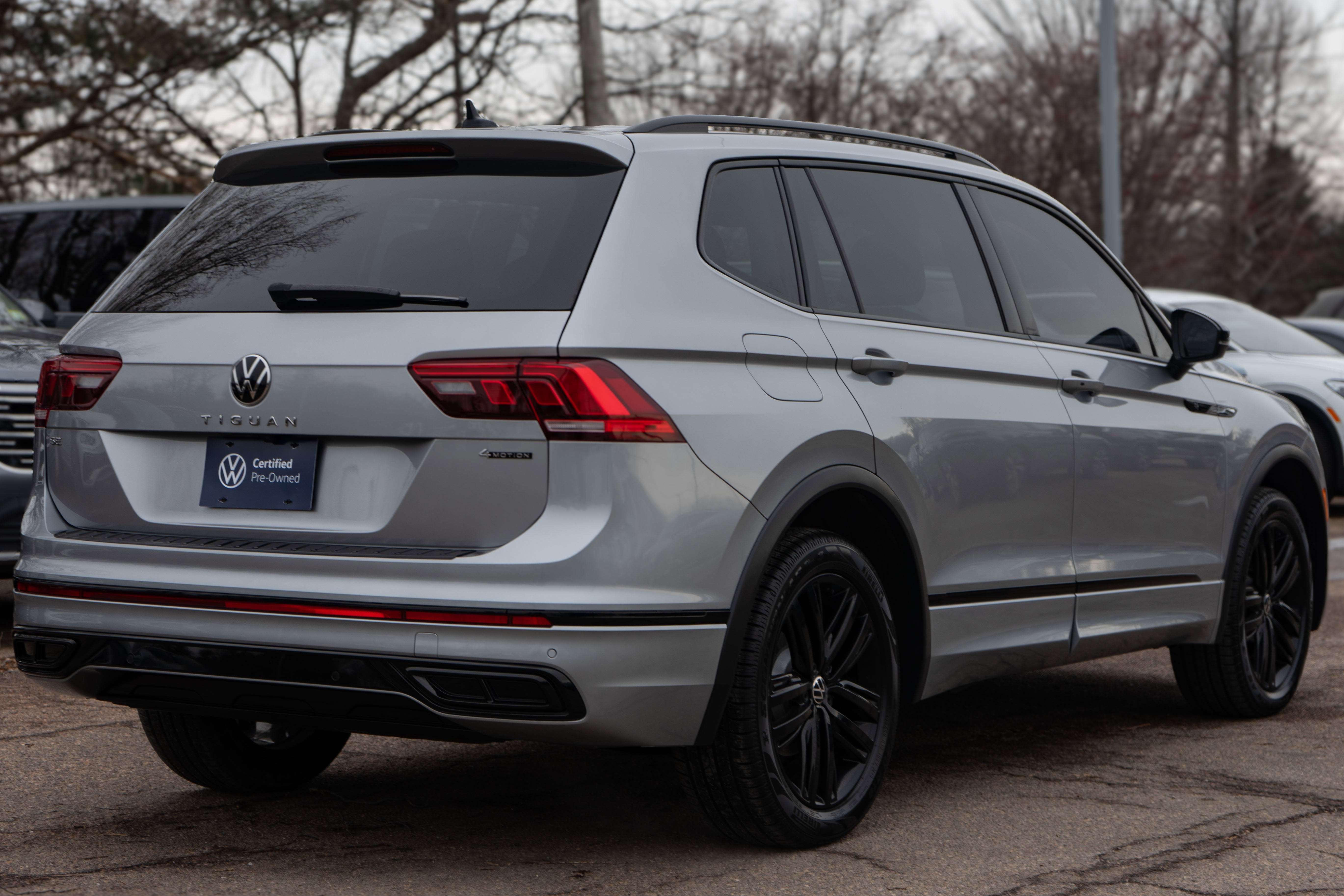 2022 Volkswagen Tiguan SE R-Line Black