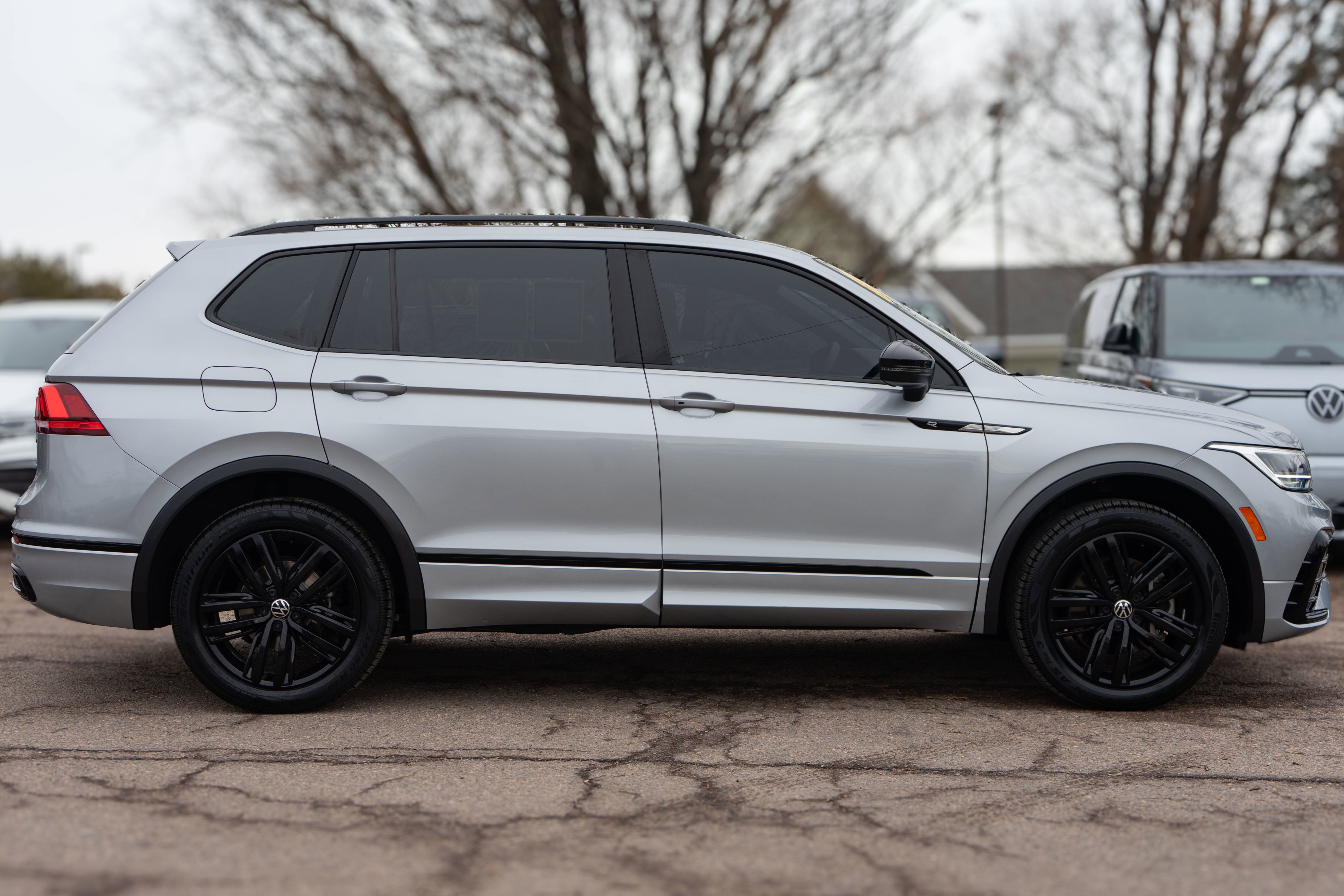 2022 Volkswagen Tiguan SE R-Line Black