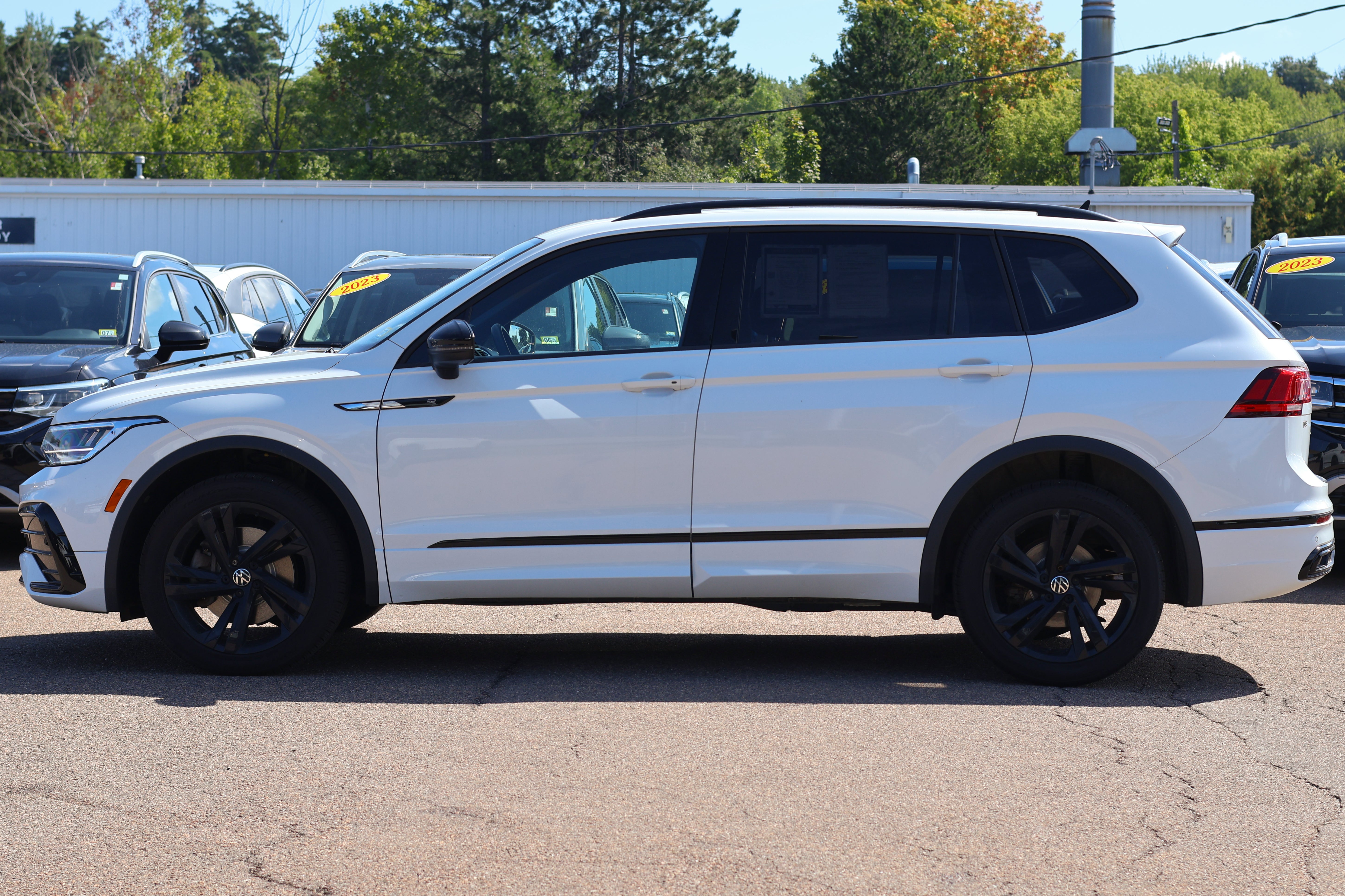 2023 Volkswagen Tiguan 2.0T SE R-Line Black