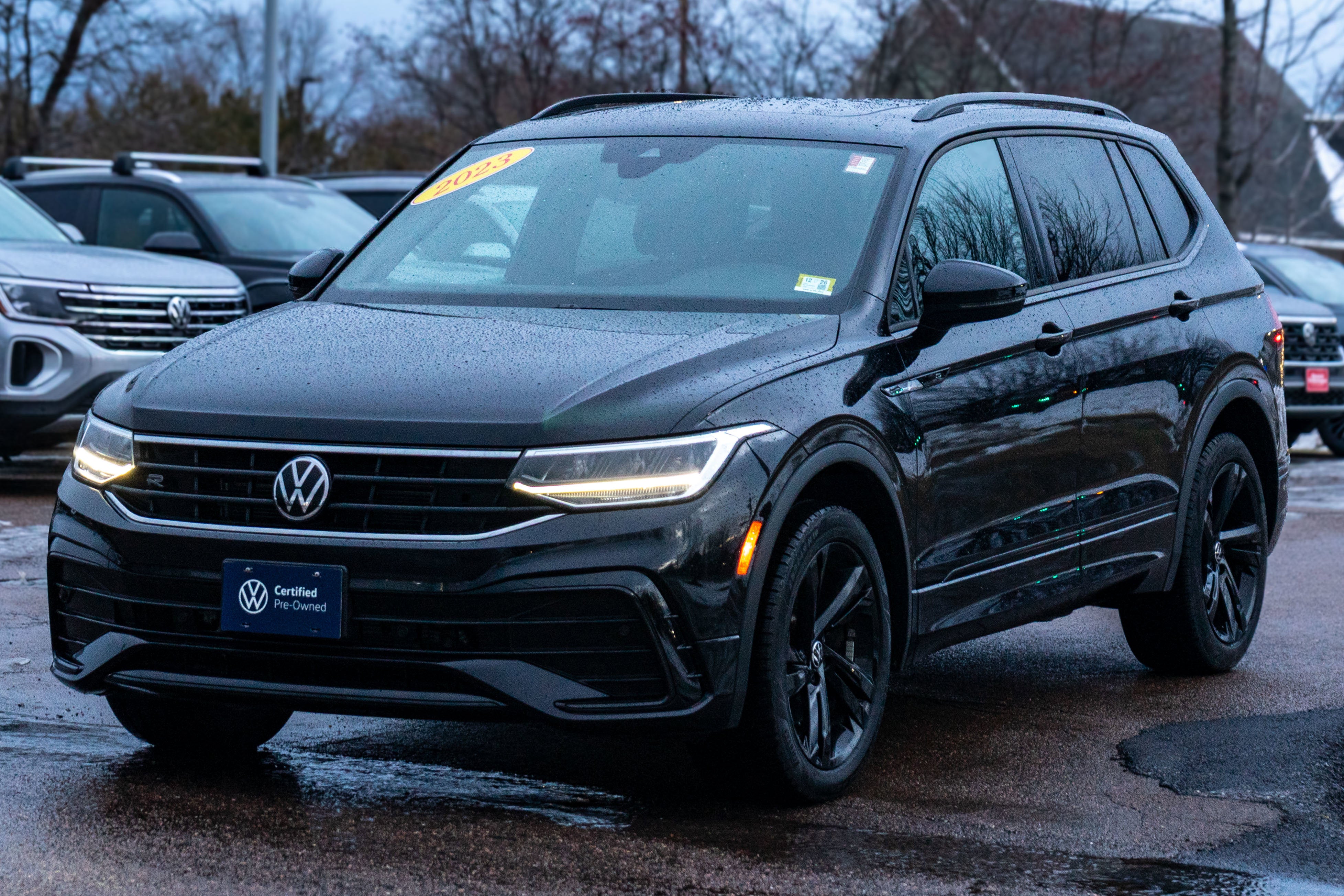 2023 Volkswagen Tiguan SE R-Line Black