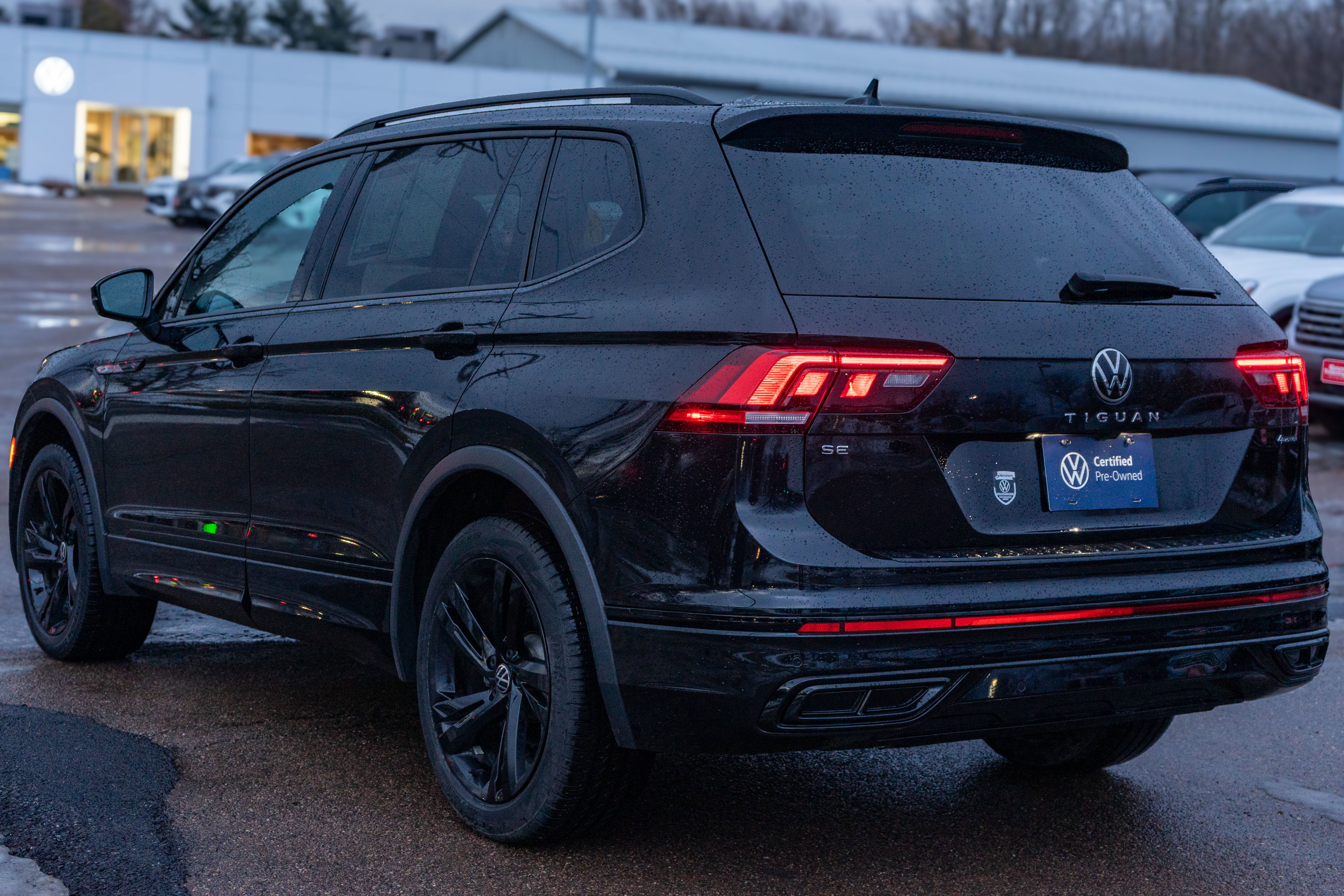 2023 Volkswagen Tiguan SE R-Line Black