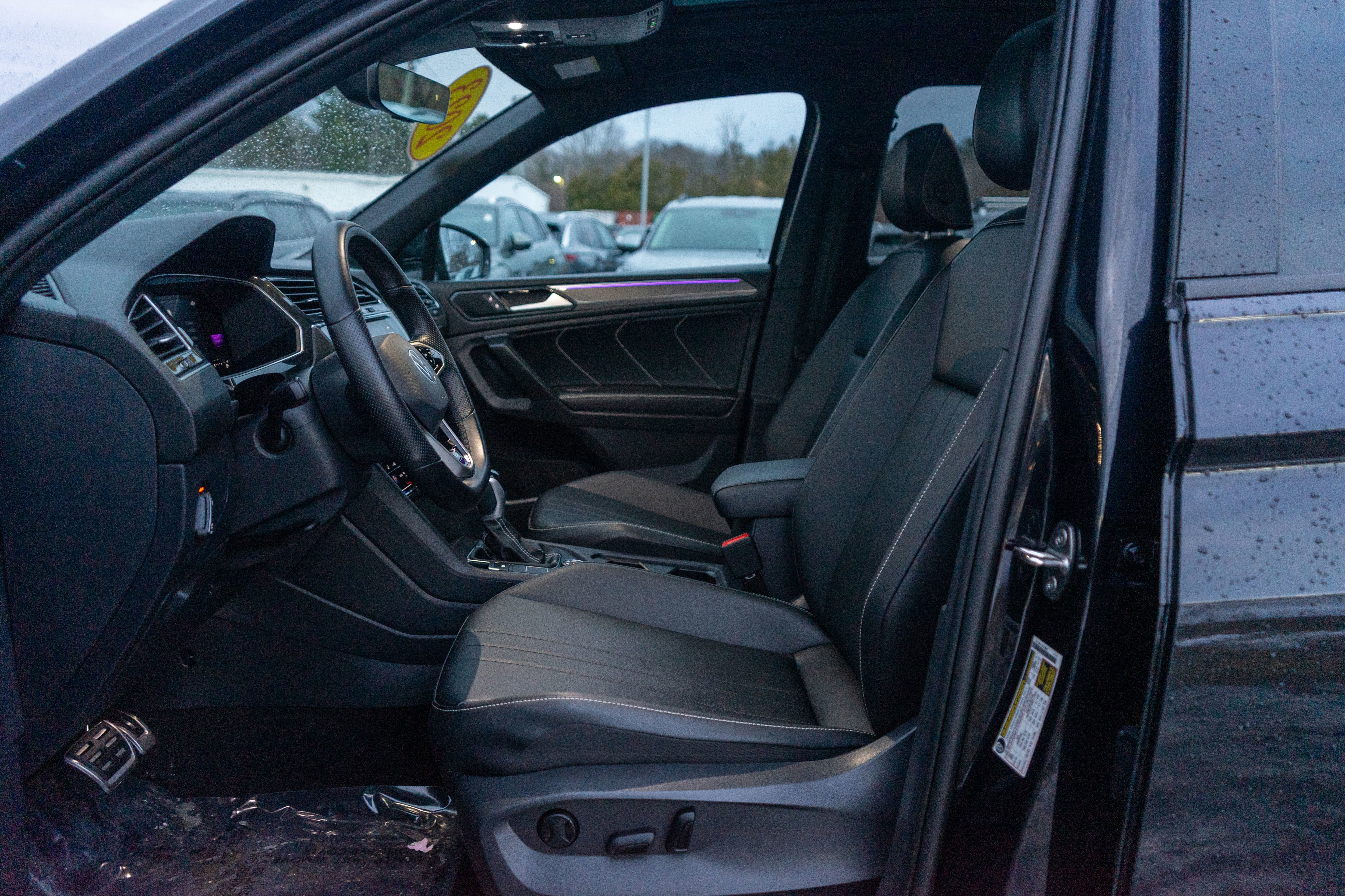 2023 Volkswagen Tiguan SE R-Line Black