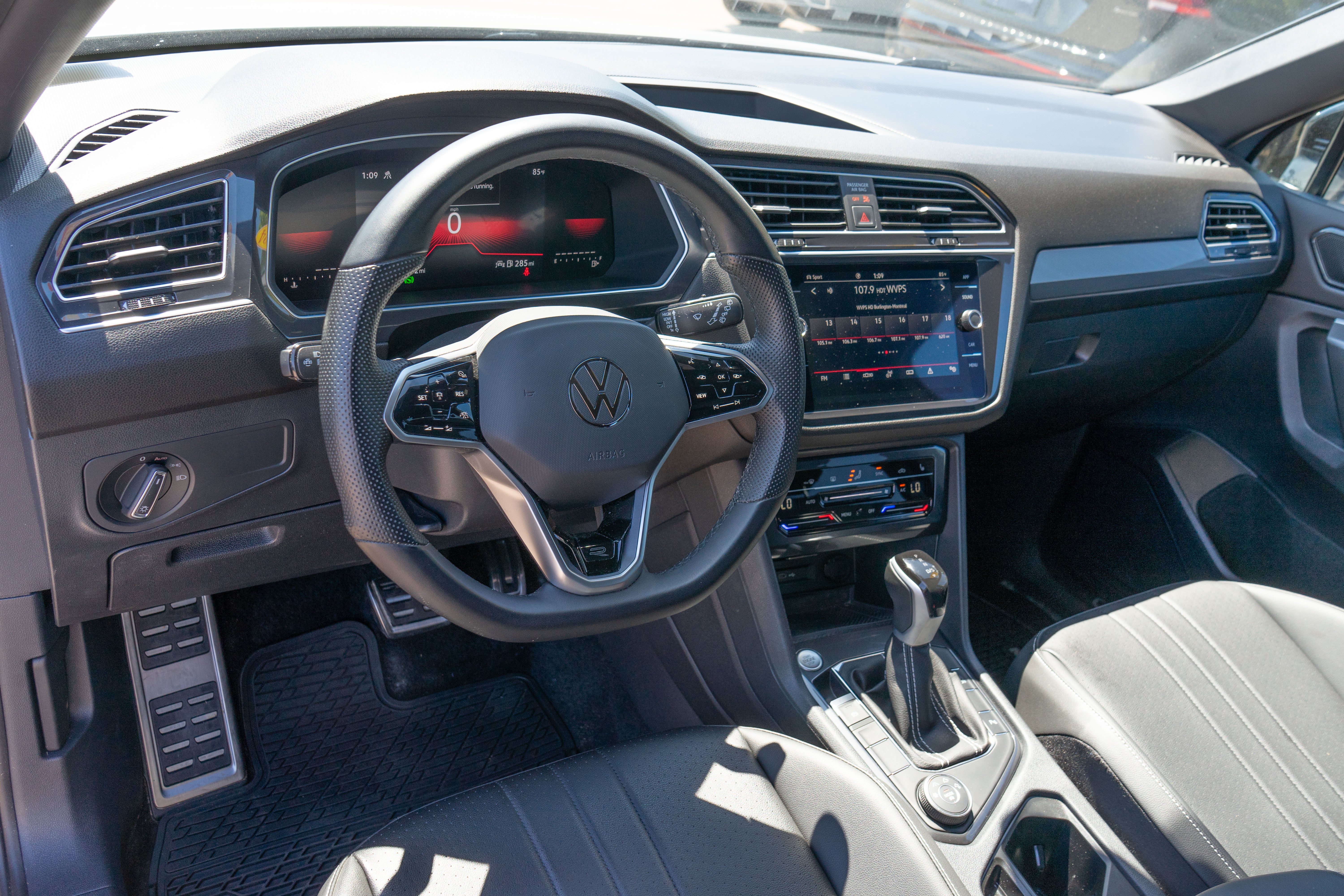 2024 Volkswagen Tiguan 2.0T SE R-Line Black