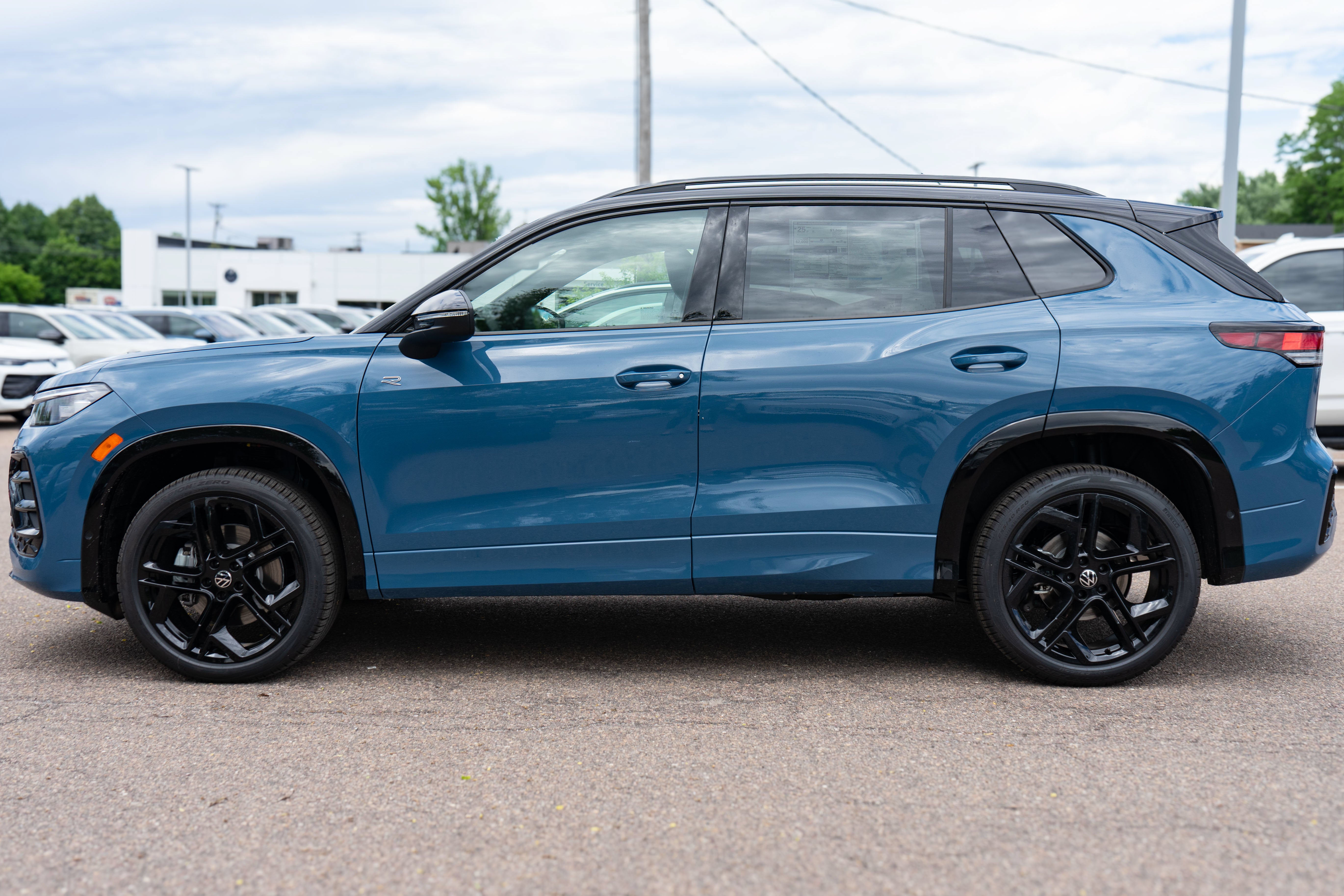 2026 Volkswagen Tiguan SE R-Line Black