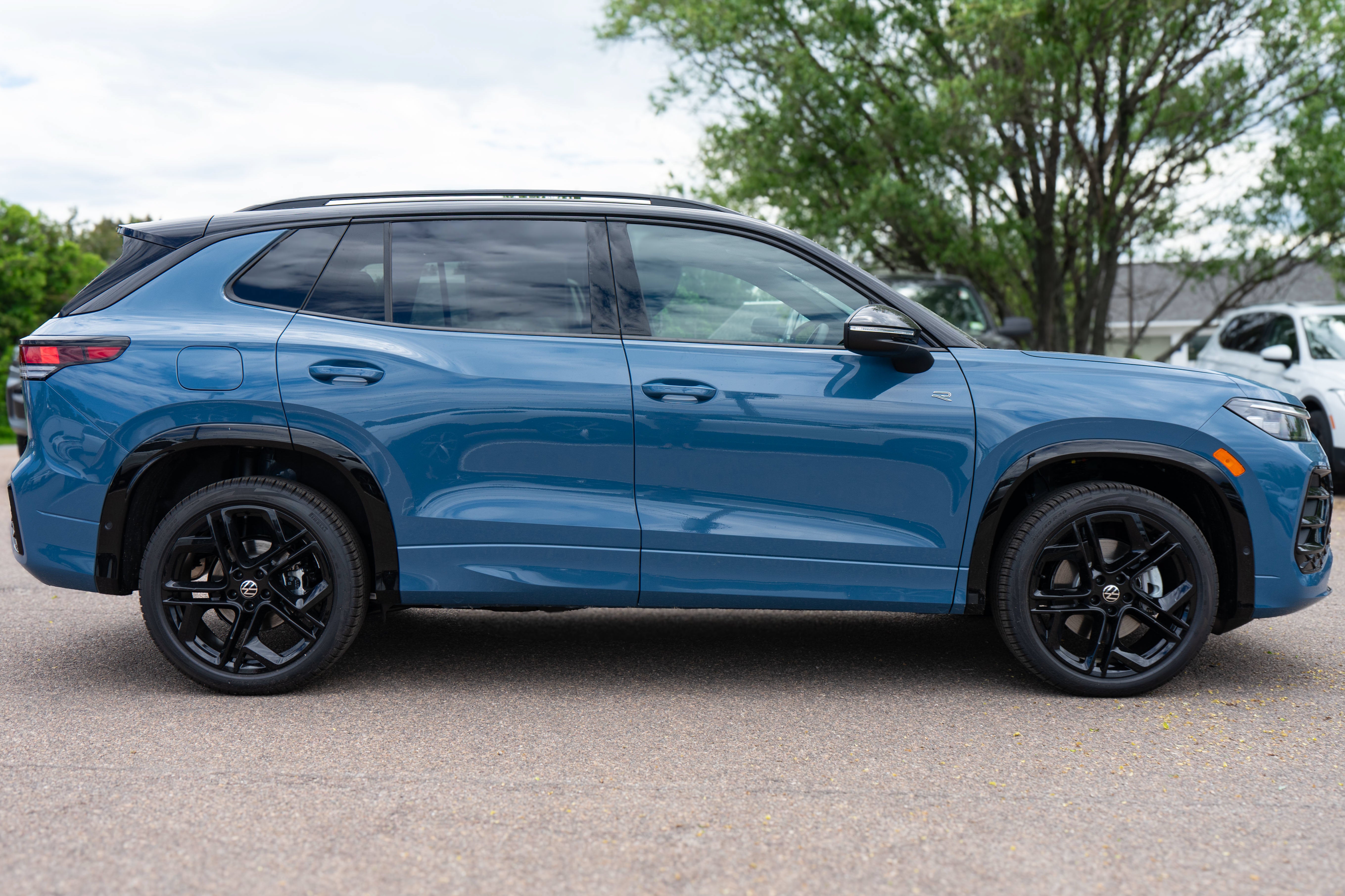 2026 Volkswagen Tiguan SE R-Line Black