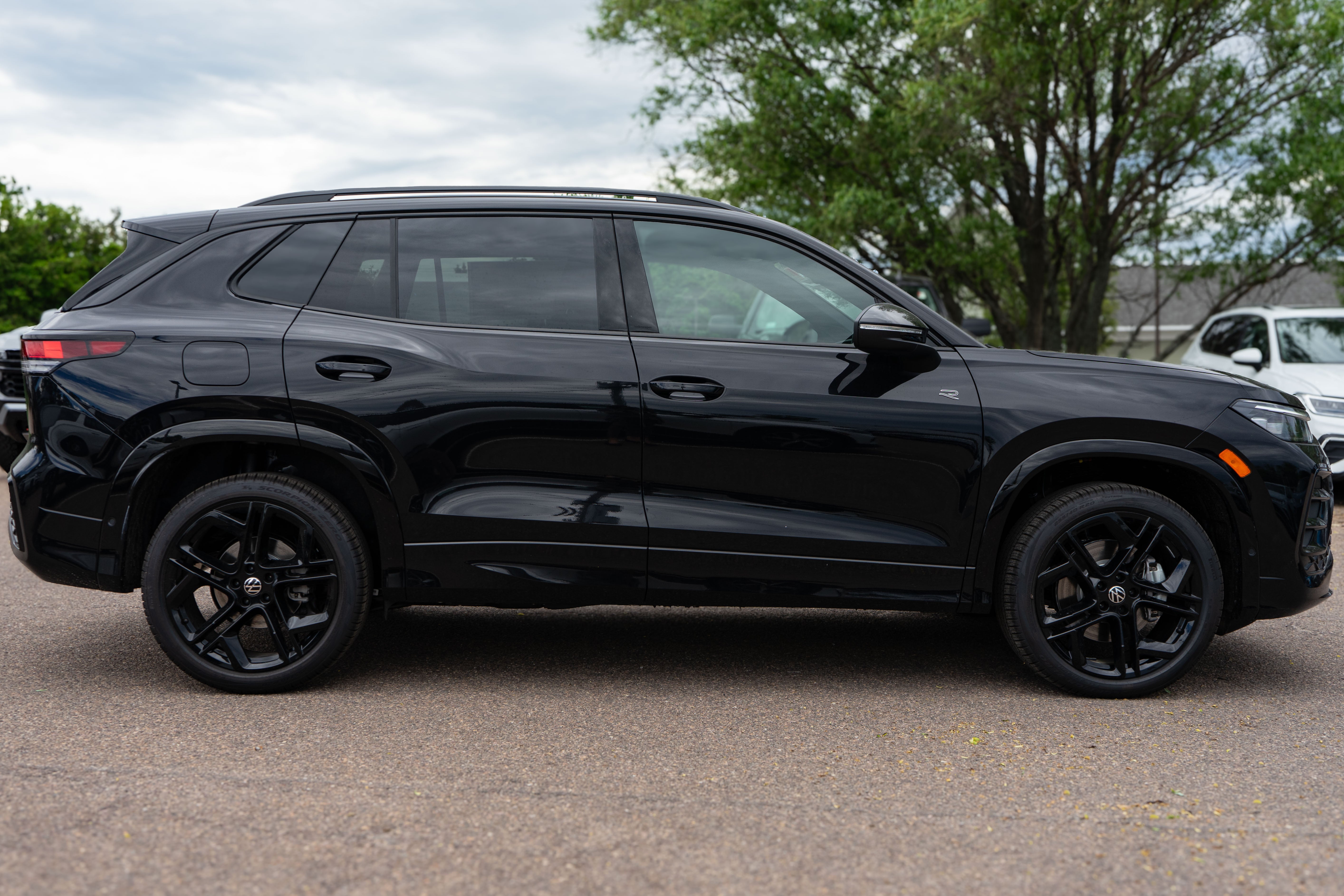 2026 Volkswagen Tiguan SE R-Line Black