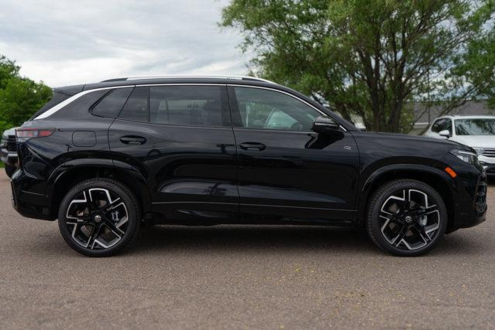 2026 Volkswagen Tiguan SEL R-Line Turbo